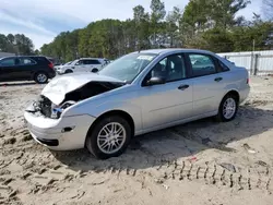 Carros salvage a la venta en subasta: 2005 Ford Focus ZX4