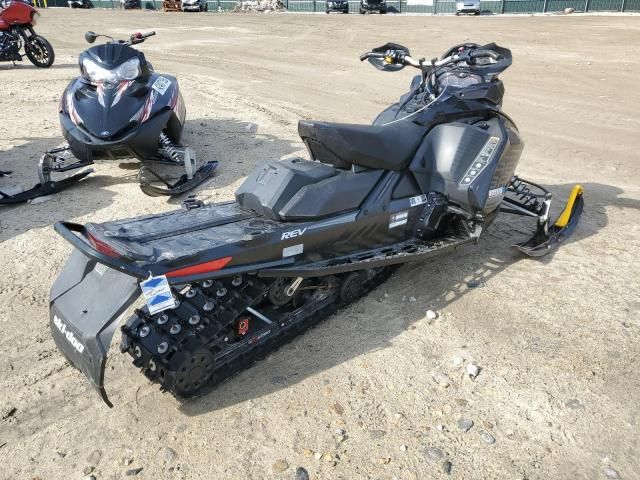 2018 Skidoo 2018 Skidoo Renegade