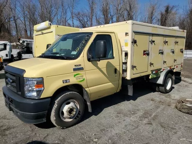 2021 Ford E450 Super Duty Refrigerated Delivery Truck