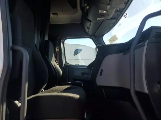 2018 Freightliner Cascadia 126