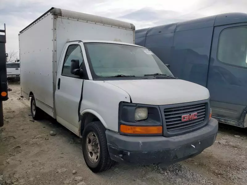 2011 GMC Savana Cutaway G3500