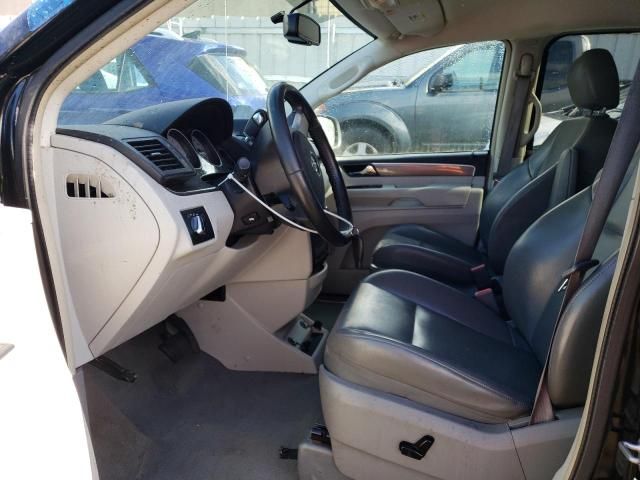 2010 Volkswagen Routan SE