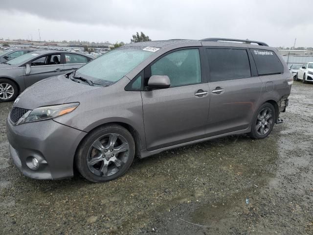 2015 Toyota Sienna Sport