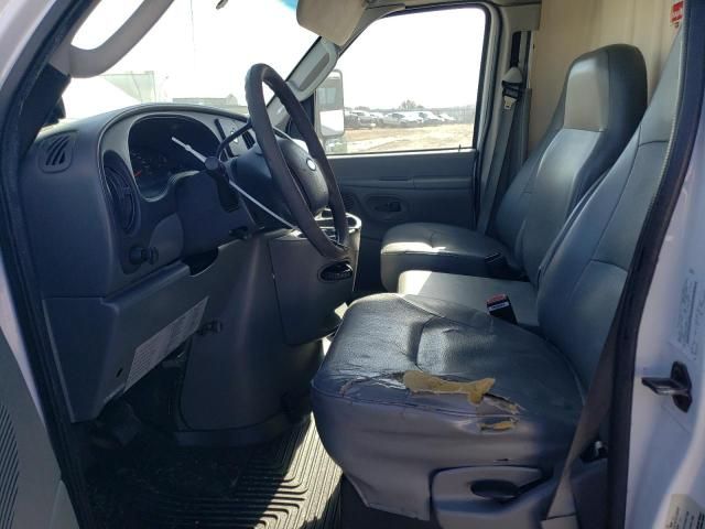 2007 Ford Econoline E450 Super Duty Cutaway Van