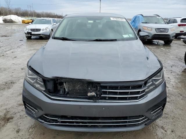 2017 Volkswagen Passat R-Line