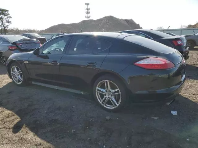 2011 Porsche Panamera 2