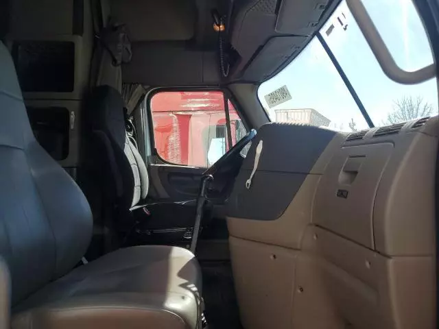 2018 Freightliner Cascadia 125