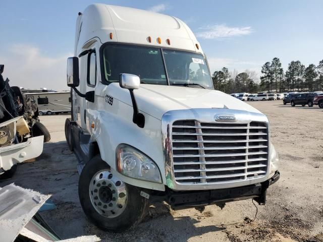 2015 Freightliner Cascadia 125 Semi Truck