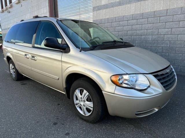 2005 Chrysler Town & Country LX