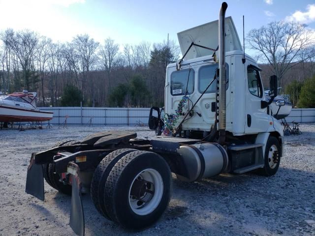 2015 Freightliner Cascadia 113