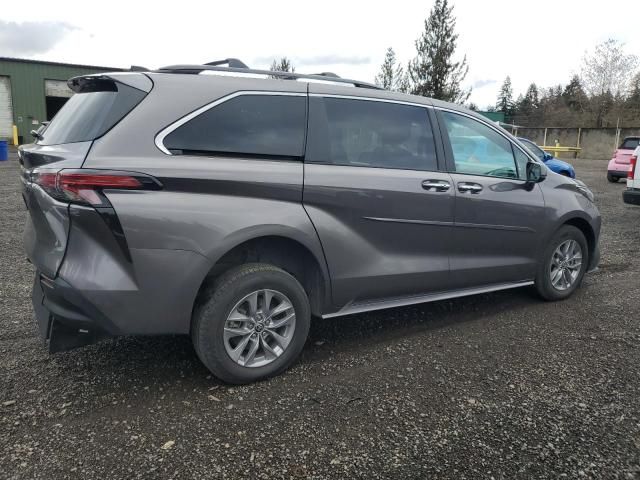 2022 Toyota Sienna XLE