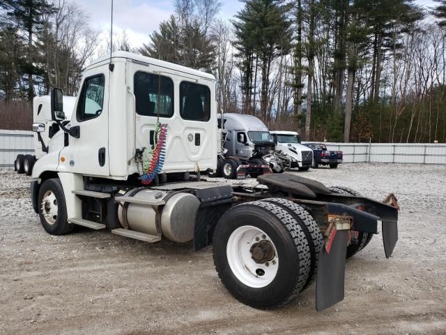 2016 Freightliner Cascadia Semi Truck