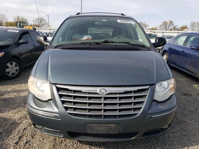 2005 Chrysler Town & Country Limited