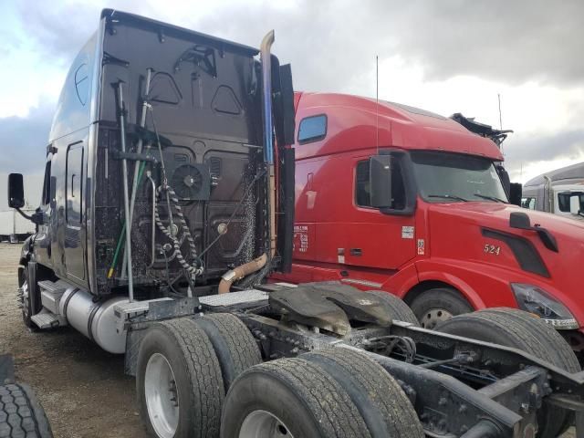 2011 Freightliner Cascadia 125 Semi Truck