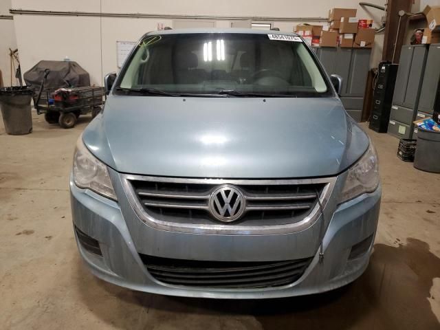 2010 Volkswagen Routan SE