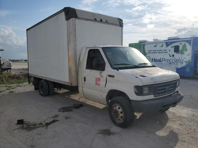 2004 Ford Econoline E450 Super Duty Cutaway Van