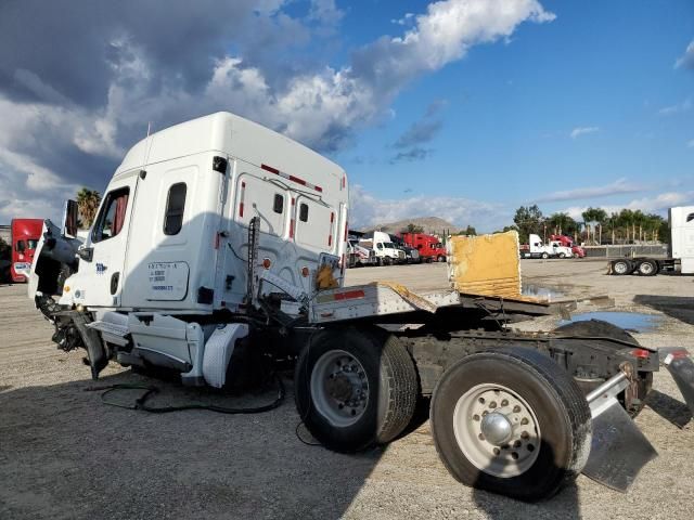 2013 Freightliner Cascadia Semi Truck