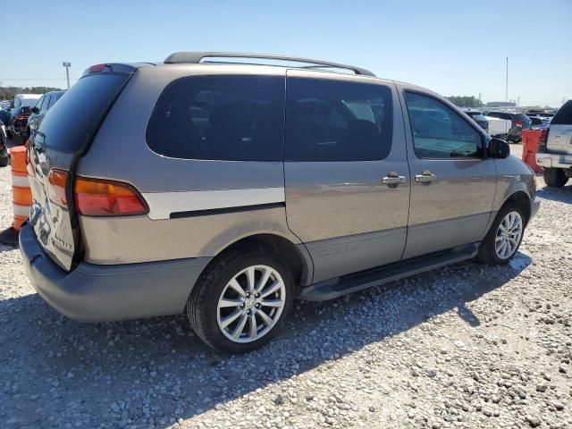 1999 Toyota Sienna LE