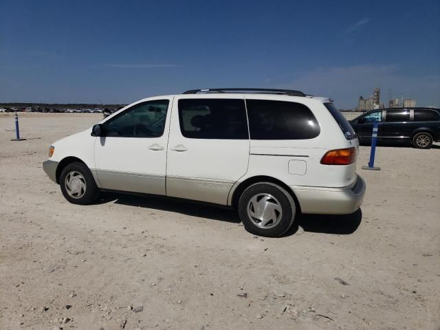 2000 Toyota Sienna LE