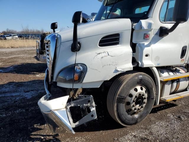 2017 Freightliner Cascadia Semi Truck