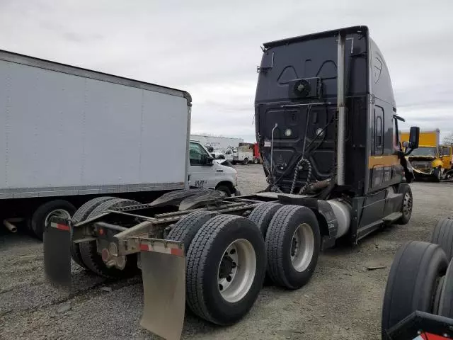 2018 Freightliner Cascadia Semi Truck