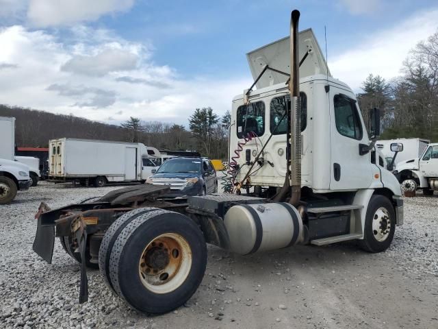 2015 Freightliner Cascadia 113 Semi Truck