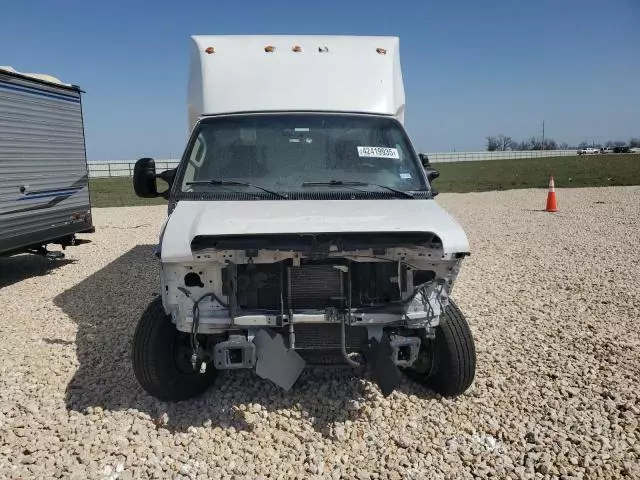 2021 Ford Econoline E350 Super Duty Cutaway Van