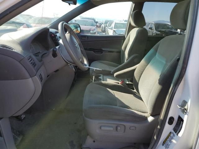 2005 Toyota Sienna CE