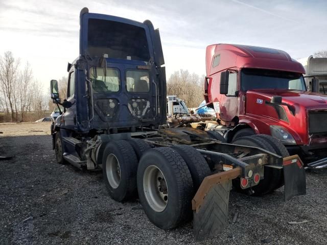 2012 Freightliner Cascadia 125 Semi Truck