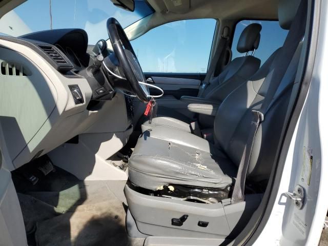 2013 Volkswagen Routan SE