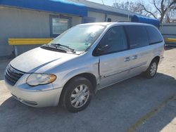 Carros salvage a la venta en subasta: 2005 Chrysler Town & Country Touring