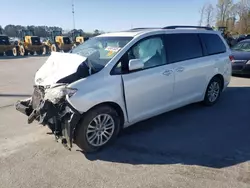 Carros salvage a la venta en subasta: 2017 Toyota Sienna XLE