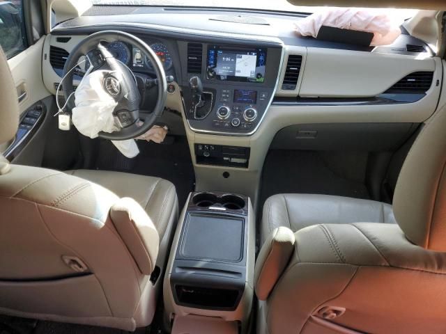 2016 Toyota Sienna XLE