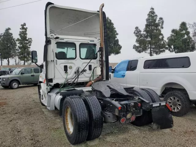 2014 Freightliner Cascadia 113 Semi Truck