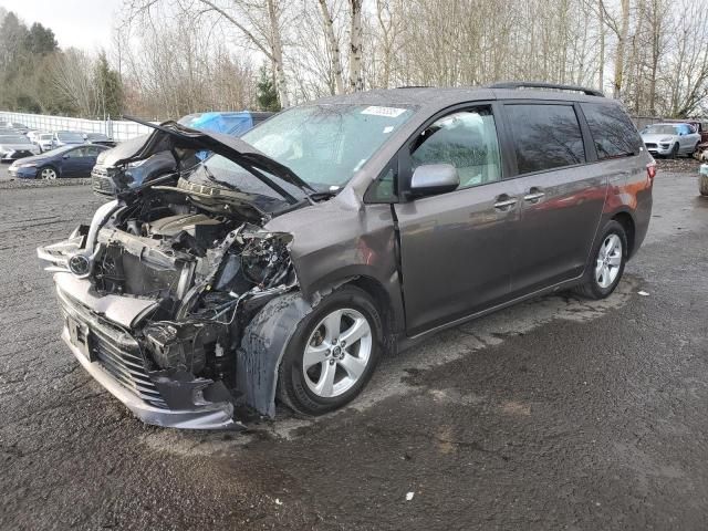 2019 Toyota Sienna LE