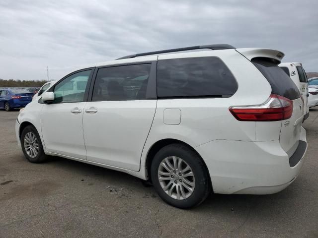 2017 Toyota Sienna XLE