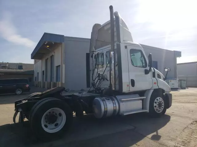 2013 Freightliner Cascadia Semi Truck