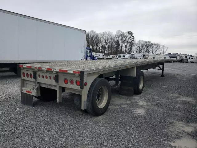 2005 Reitnouer Flatbed Trailer