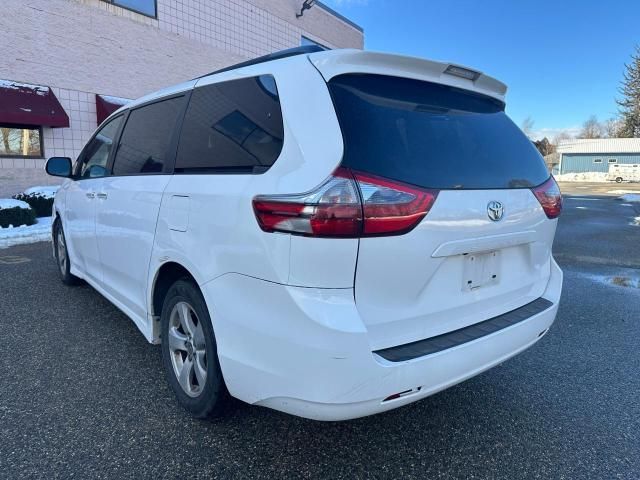 2020 Toyota Sienna LE