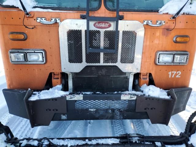 2016 Peterbilt 320 Refuse Truck