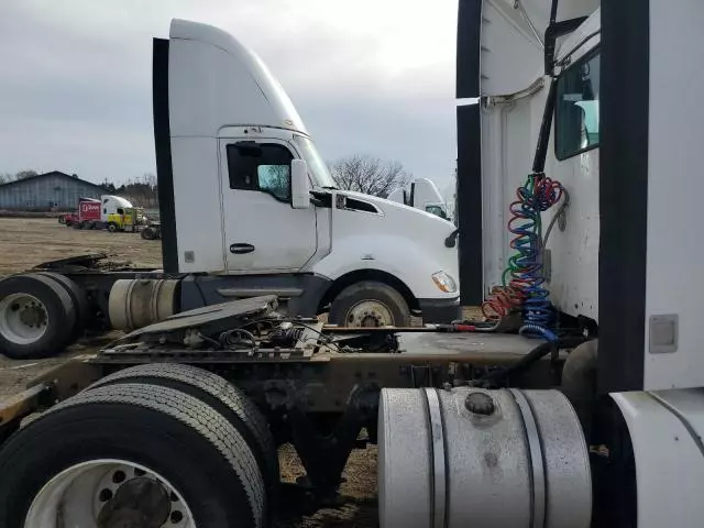 2014 Kenworth T680 Semi Truck