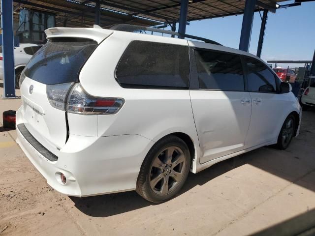 2019 Toyota Sienna SE