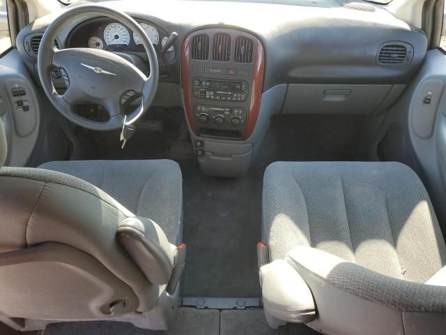 2005 Chrysler Town & Country LX