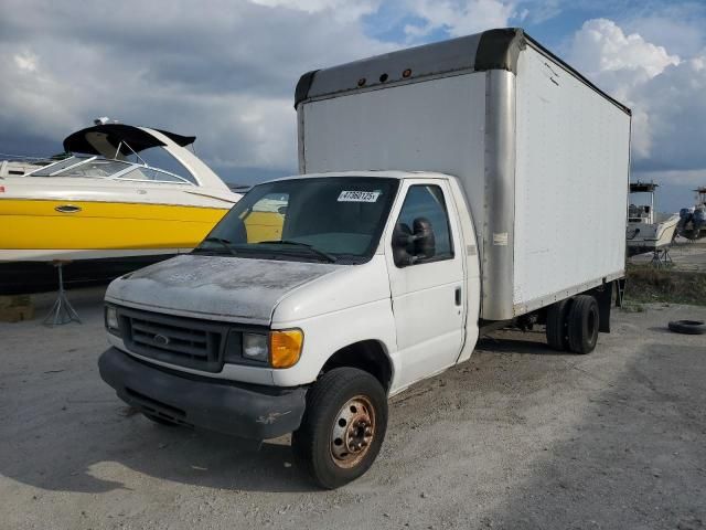 2004 Ford Econoline E450 Super Duty Cutaway Van