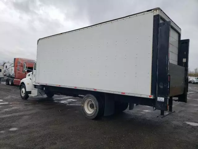 2005 Peterbilt 335 BOX Truck