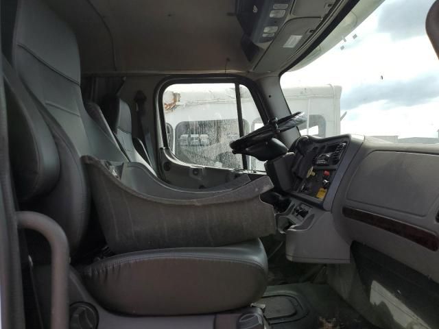 2022 Freightliner Business Class M2 106 BOX Truck