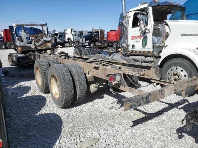 2011 Kenworth T800 Truck Cab AND Chassis