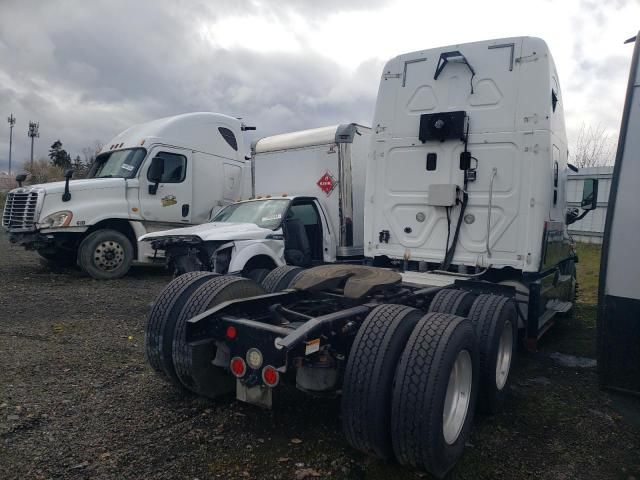 2014 Freightliner Cascadia Semi Truck