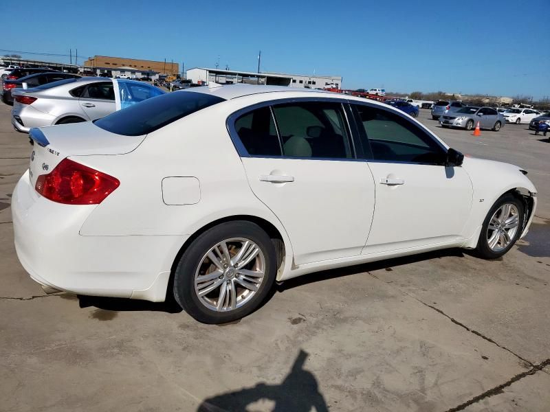 2015 Infiniti Q40