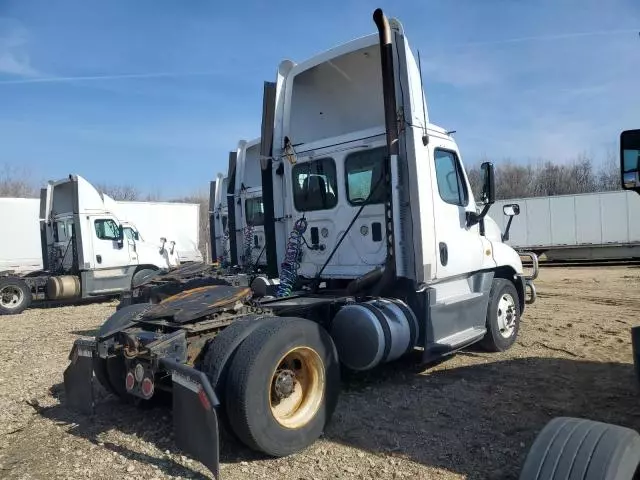 2016 Freightliner Cascadia 125